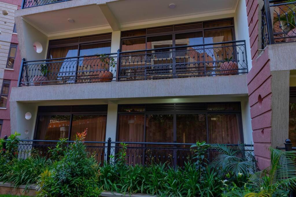 Refreshing 2 Bedroom Gateway In Sand Grains Residences A08 Namulanda Exterior photo